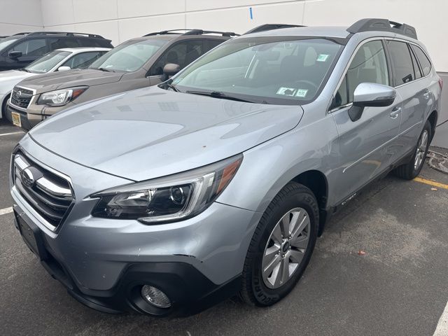 2018 Subaru Outback 2.5i Premium photo 4