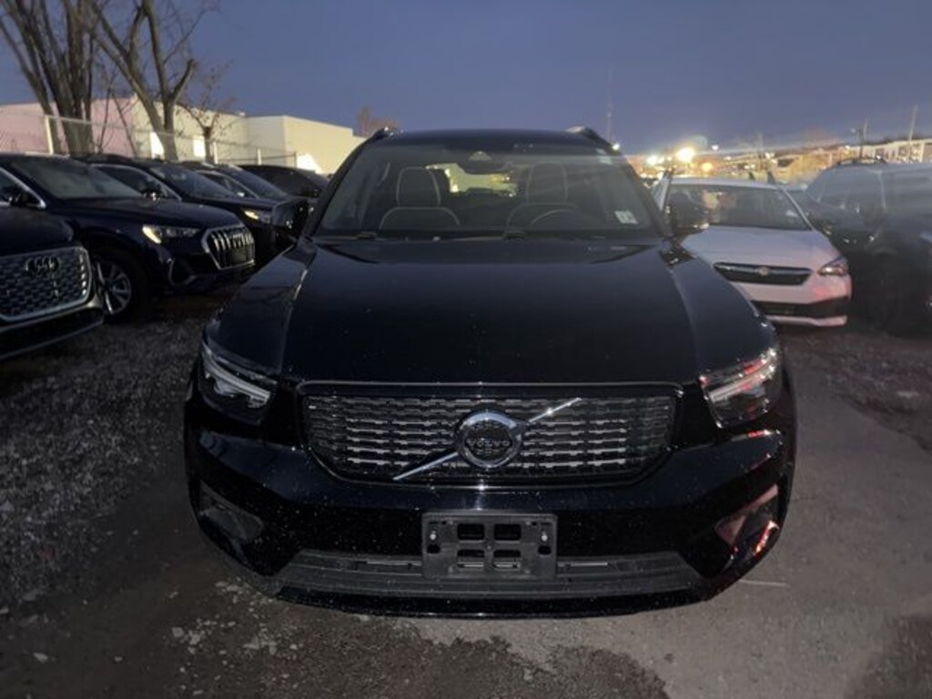 Used 2022 Volvo XC40 R-Design SUV
