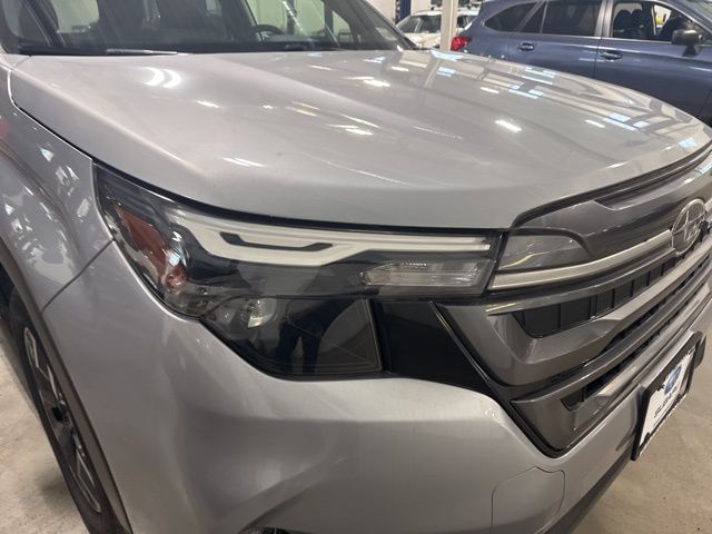 2025 Subaru Forester Premium photo 2