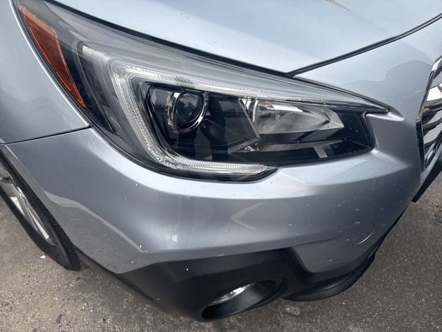 2018 Subaru Outback 2.5i Premium photo 2