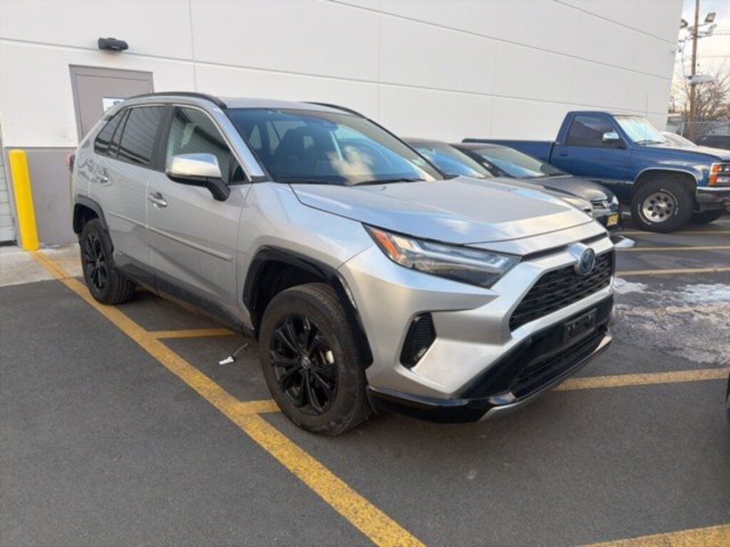 Used 2022 Toyota RAV4 Hybrid SE SUV