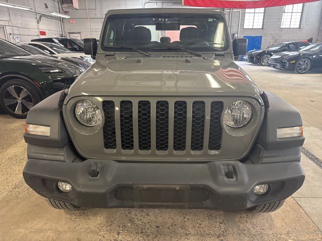 2021 Jeep Gladiator Sport photo 3