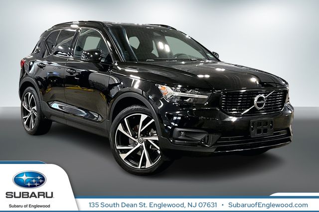 2022 Volvo XC40 R-Design