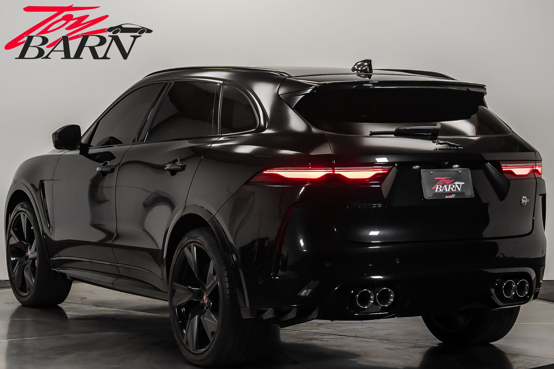 2022 Jaguar F-PACE SVR photo 3