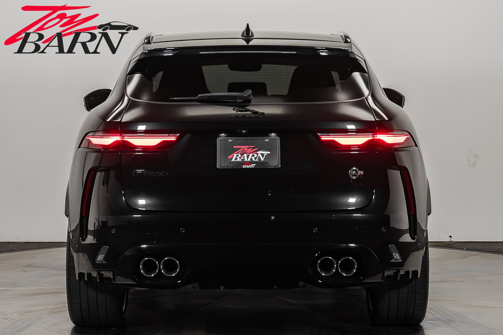 2022 Jaguar F-PACE SVR photo 4