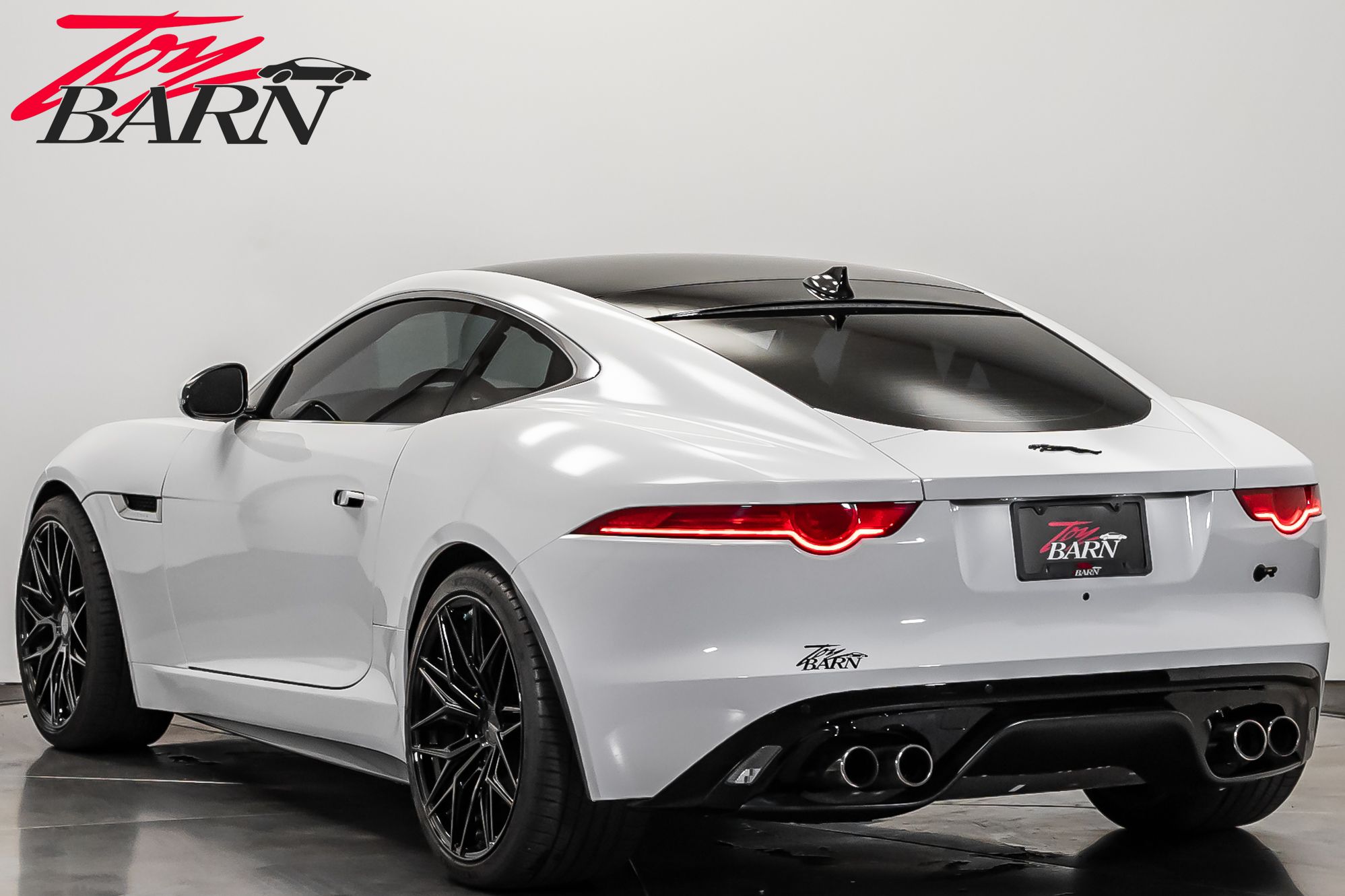 2015 Jaguar F-TYPE R photo 3