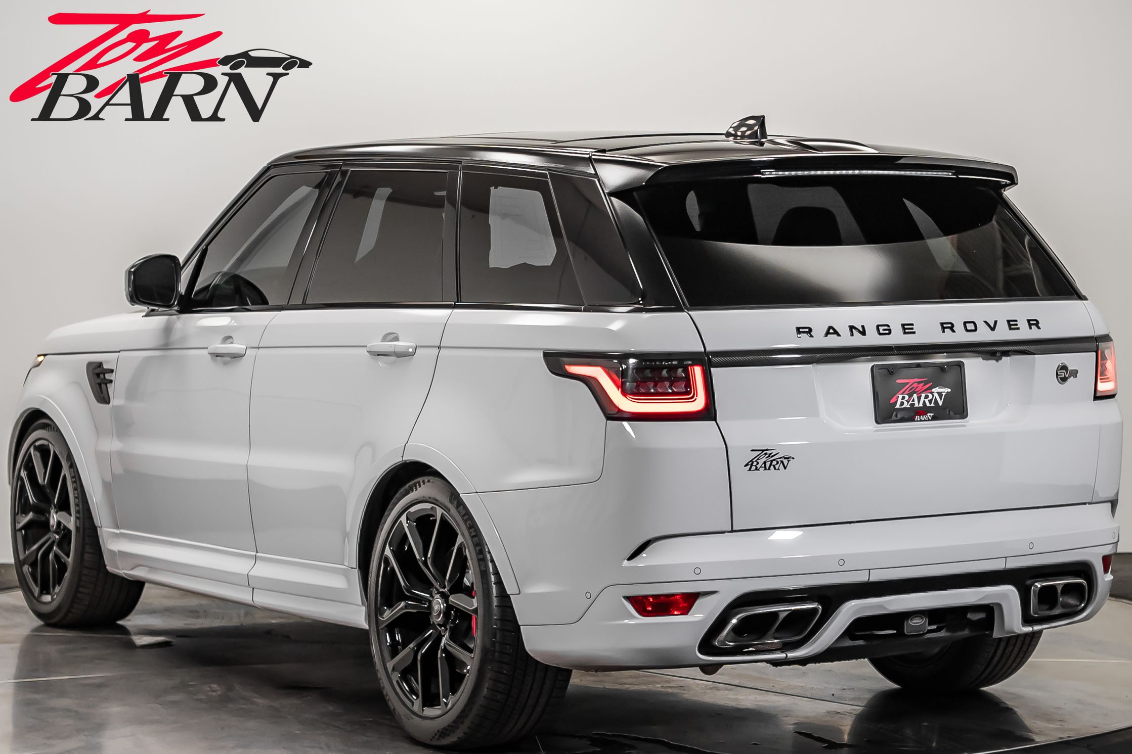 2018 Land Rover Range Rover Sport SVR photo 3
