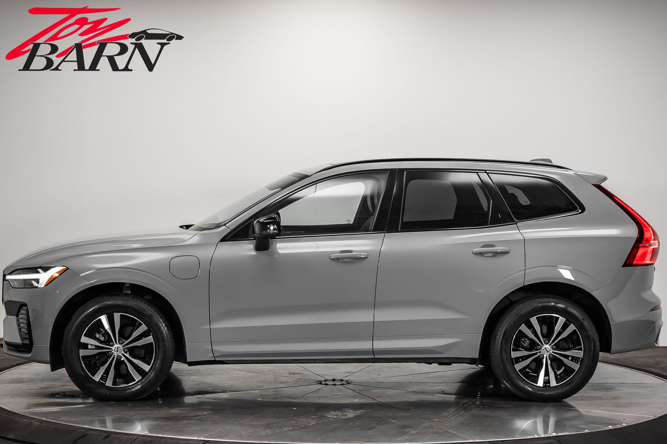 2024 Volvo XC60 Recharge Hybrid T8 Core photo 2
