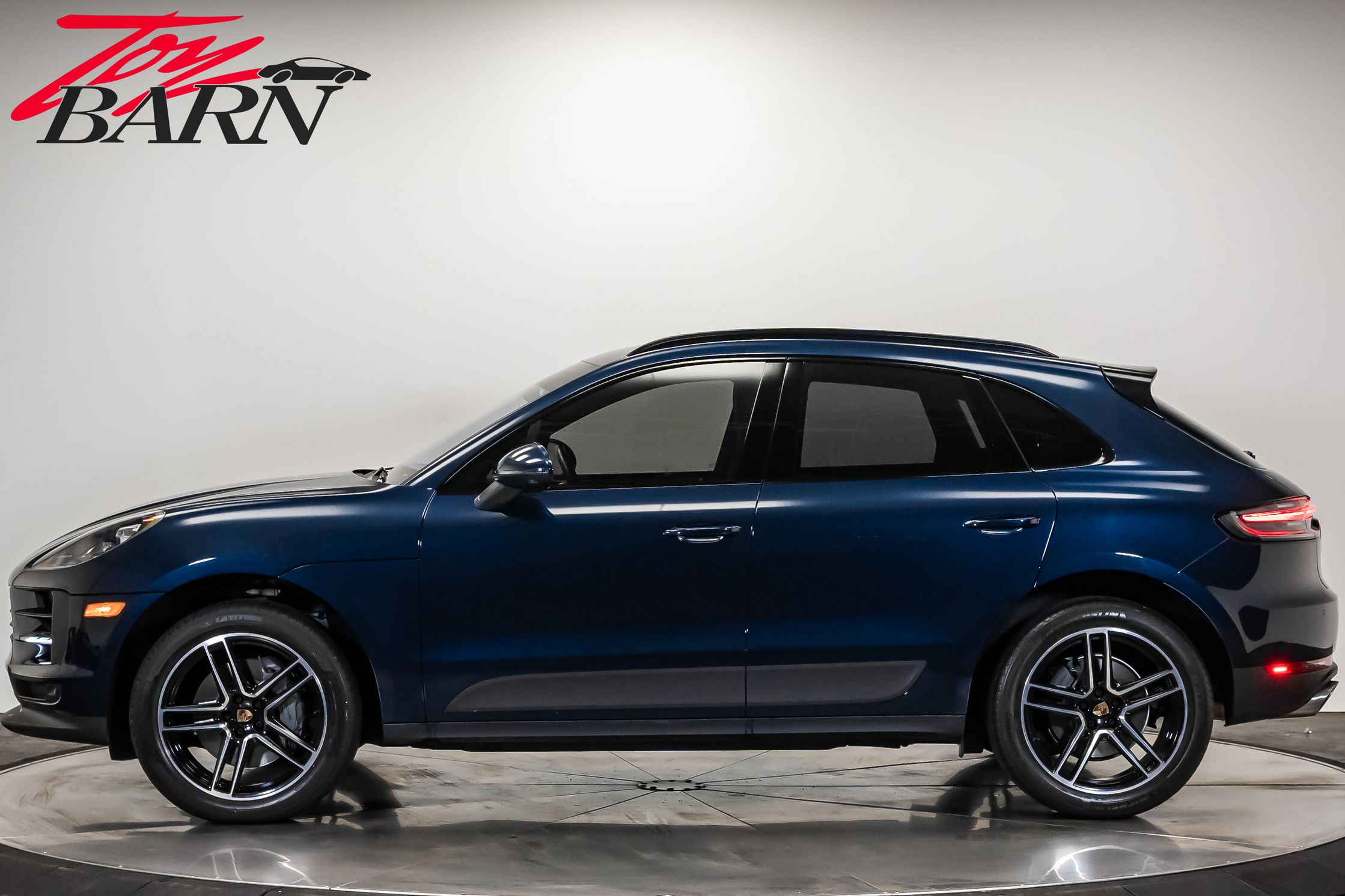 2021 Porsche Macan S photo 2