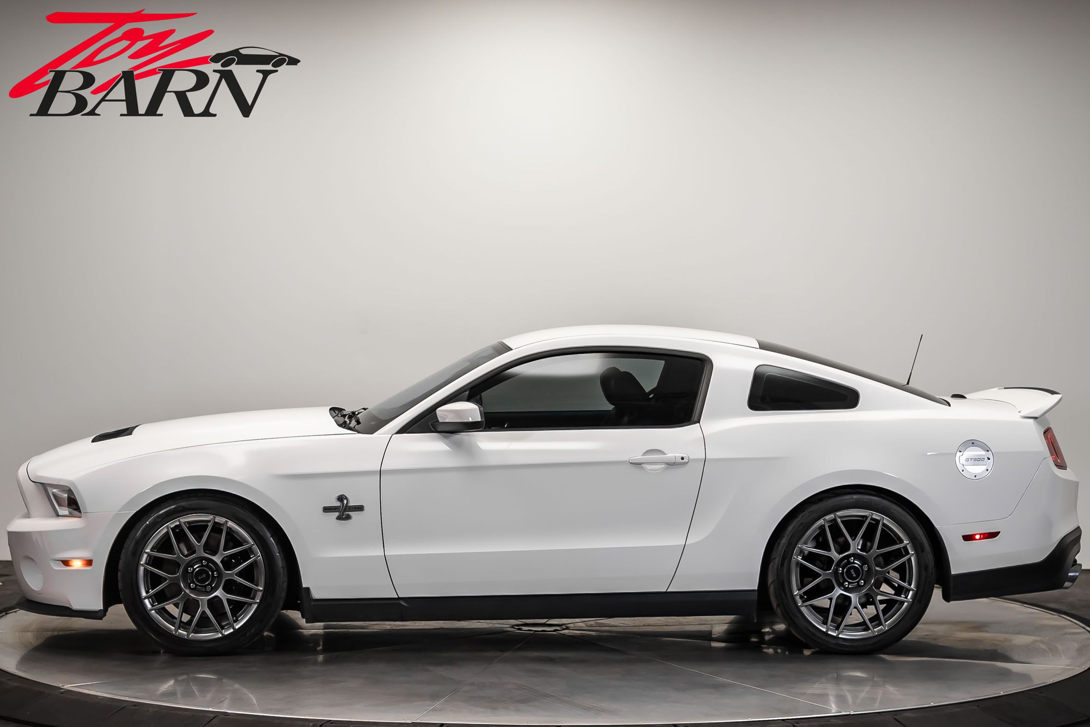 2011 Ford Mustang Shelby GT500 photo 2