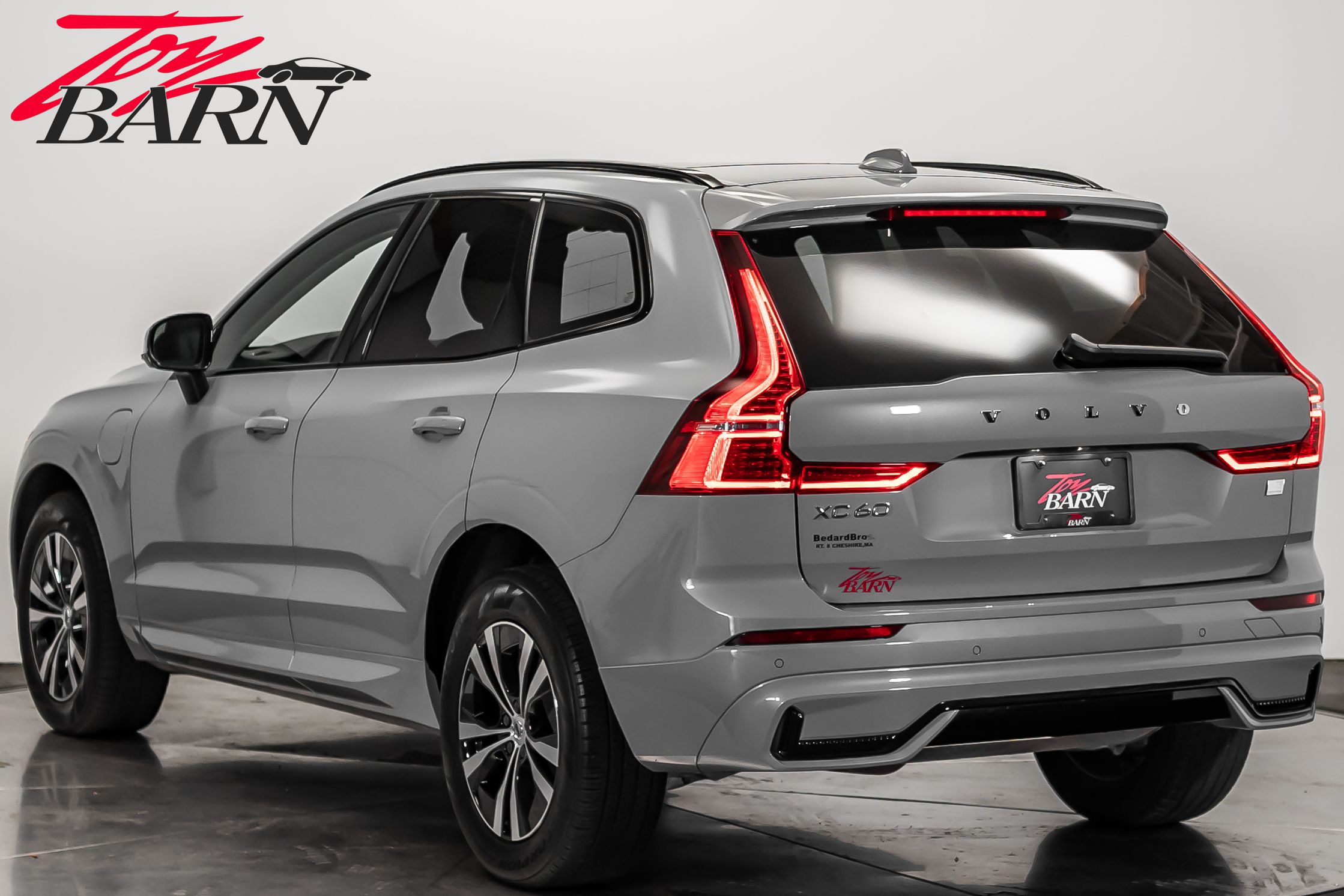 2024 Volvo XC60 Recharge Hybrid T8 Core photo 3