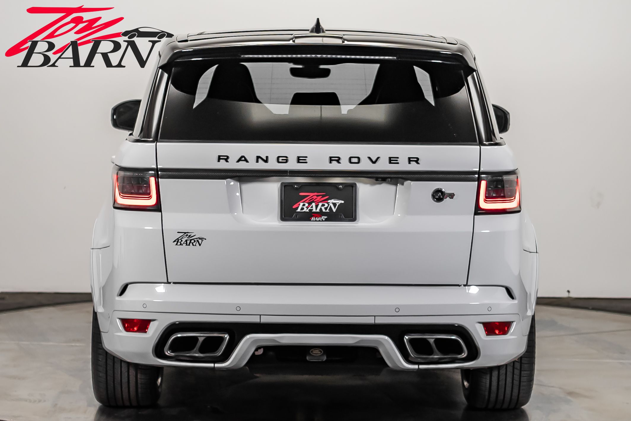 2018 Land Rover Range Rover Sport SVR photo 4