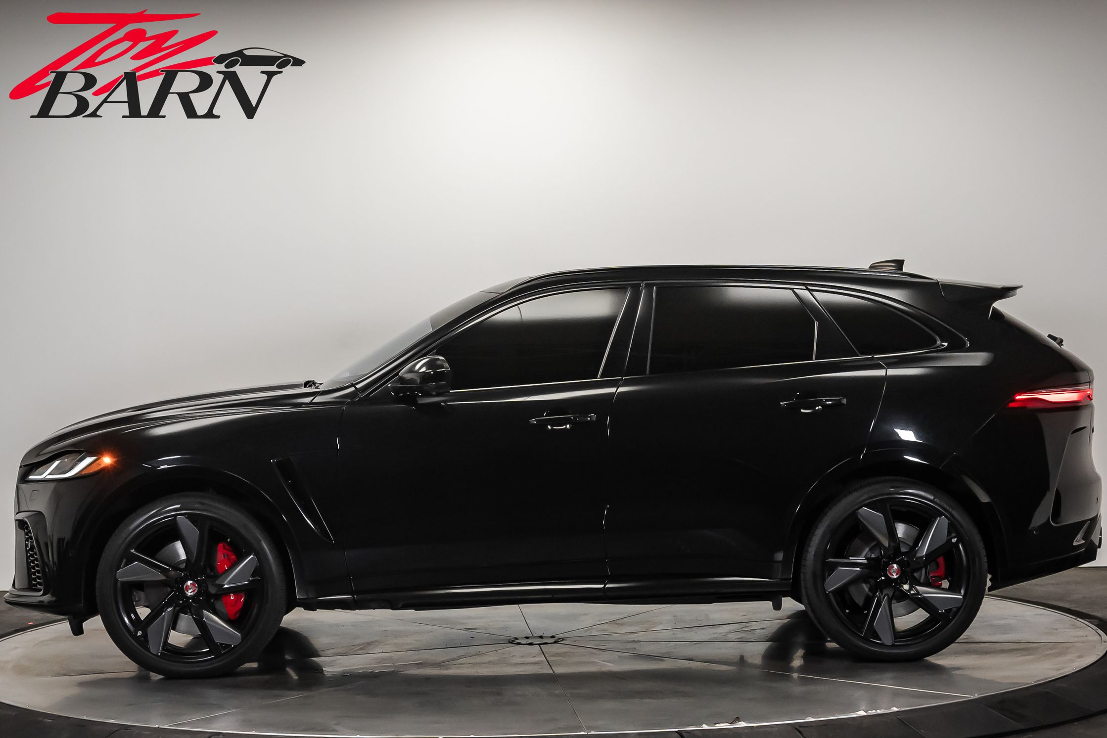 2022 Jaguar F-PACE SVR photo 2