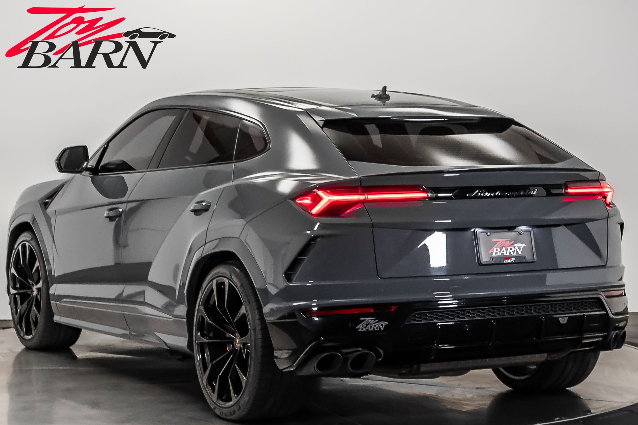 2021 Lamborghini Urus photo 3