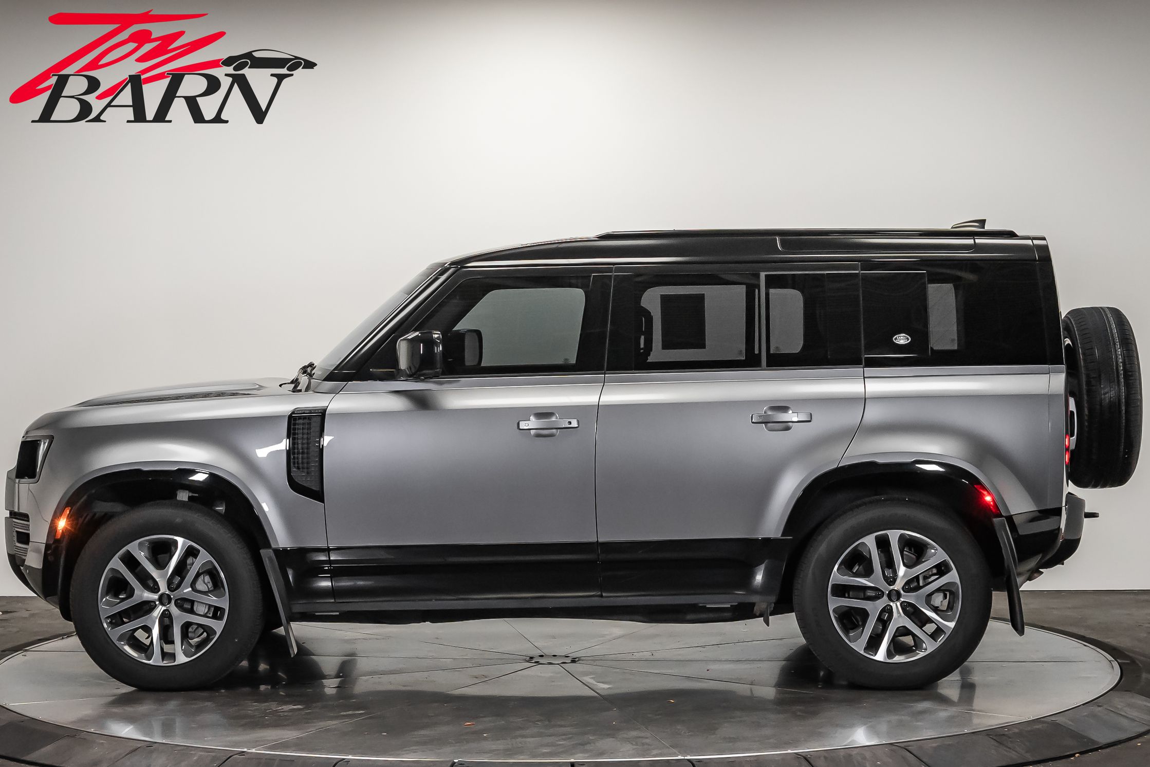 2023 Land Rover Defender 110 X-Dynamic SE photo 2