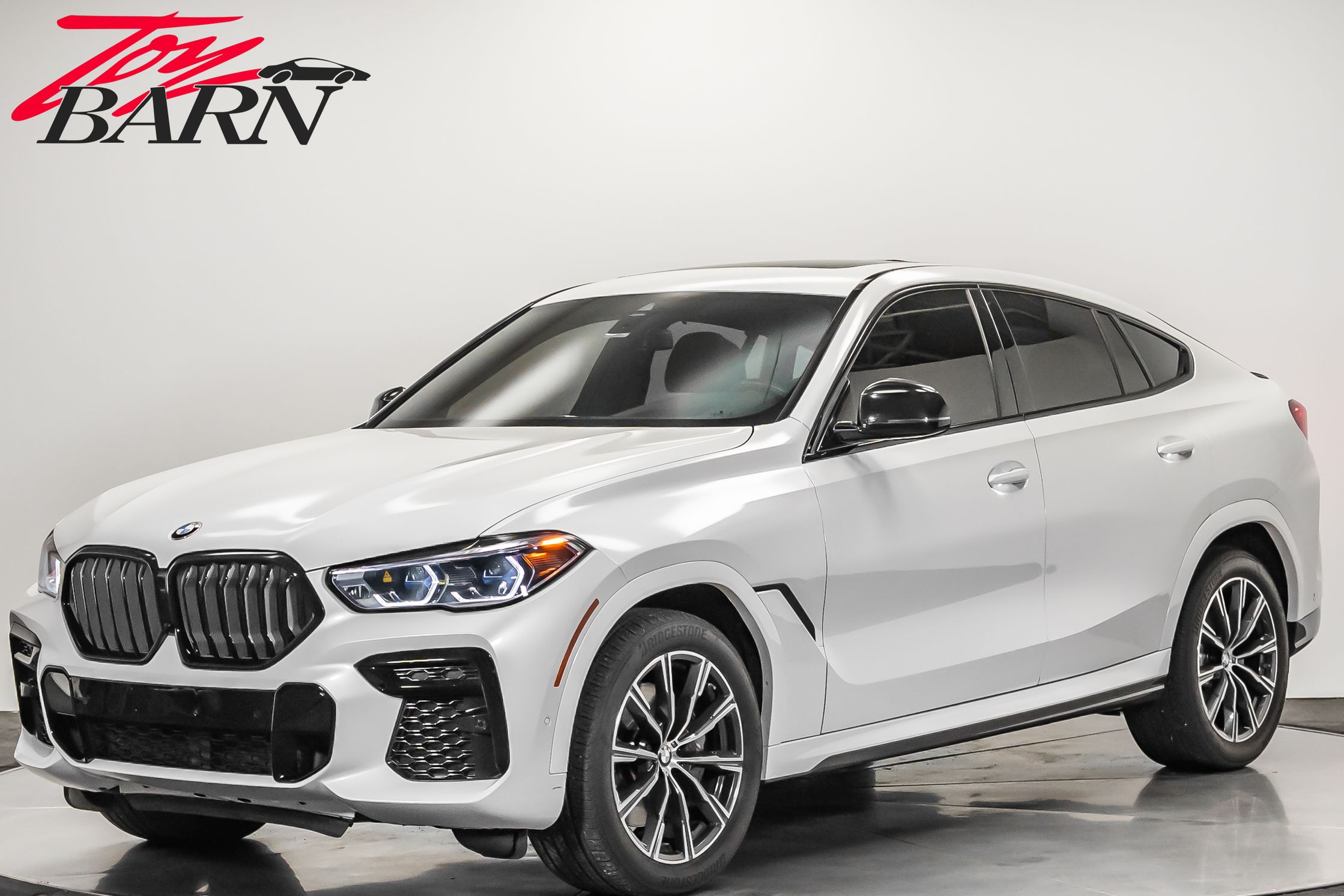 2022 BMW X6 40i's photo
