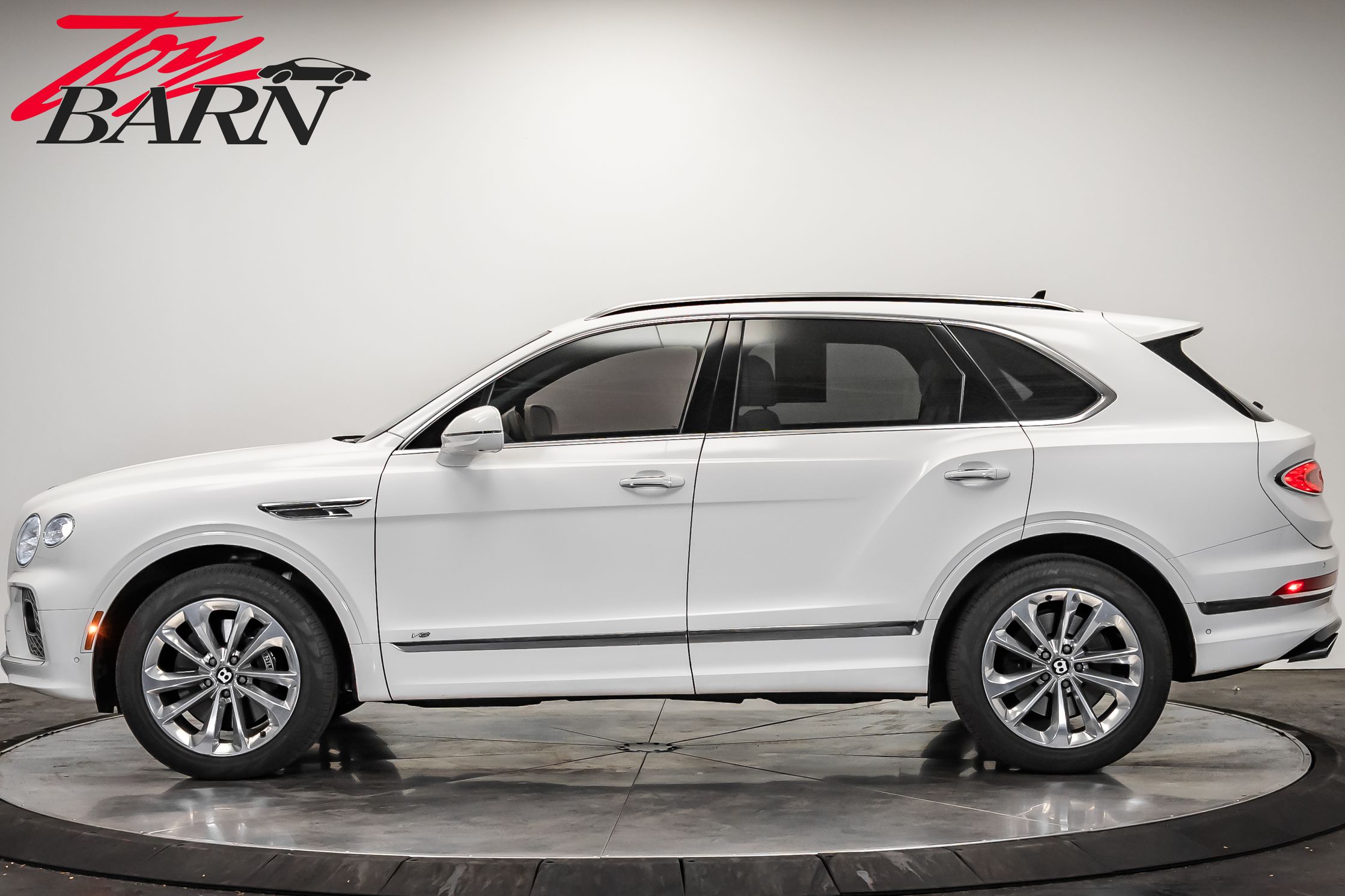 2021 Bentley Bentayga V8 photo 2