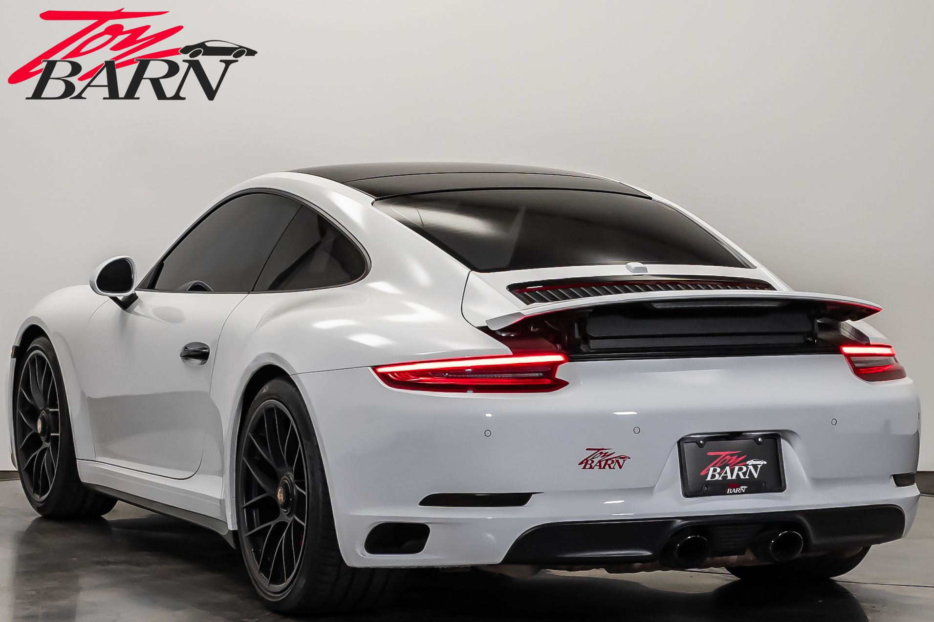 2019 Porsche 911 GTS photo 3