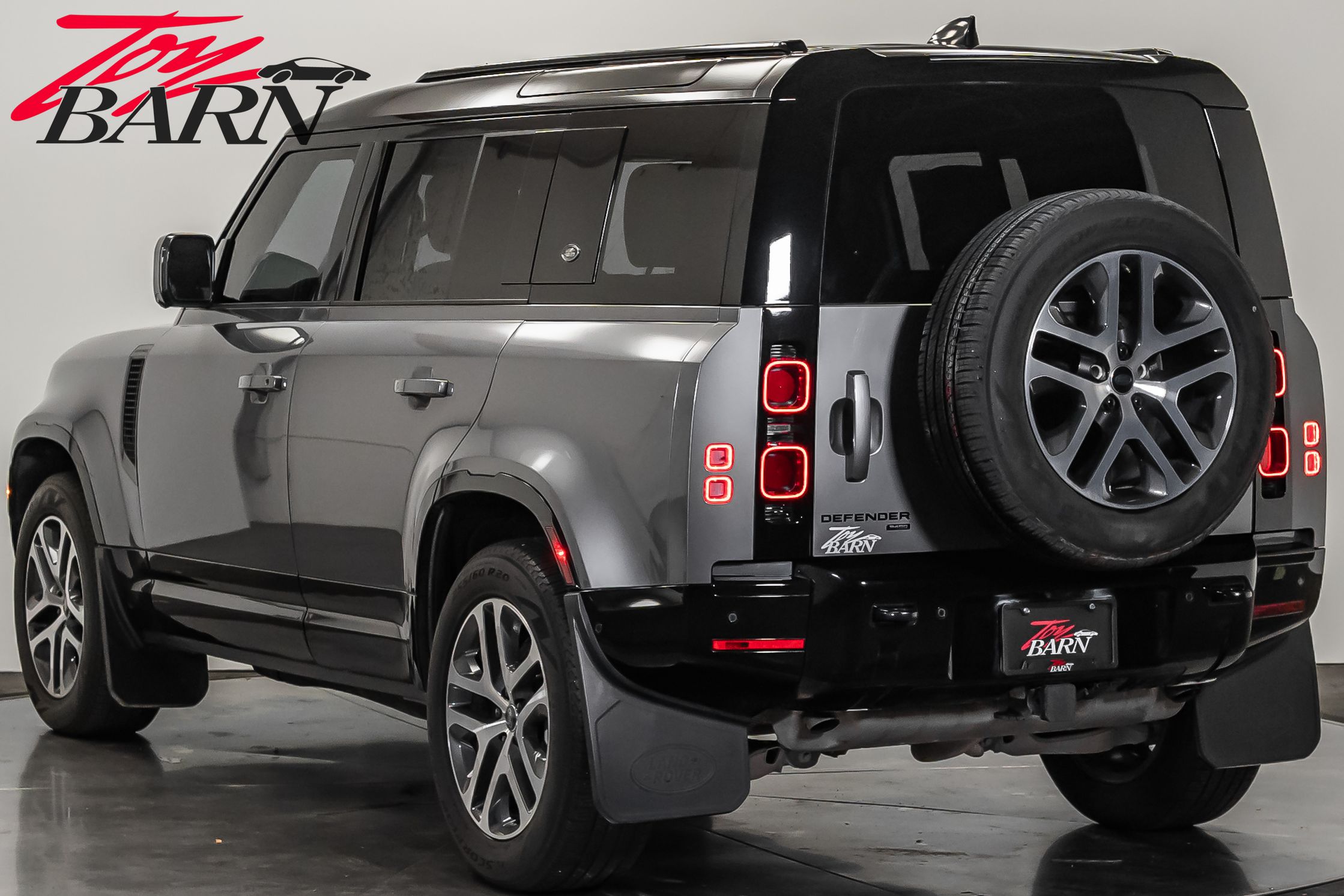 2023 Land Rover Defender 110 X-Dynamic SE photo 3