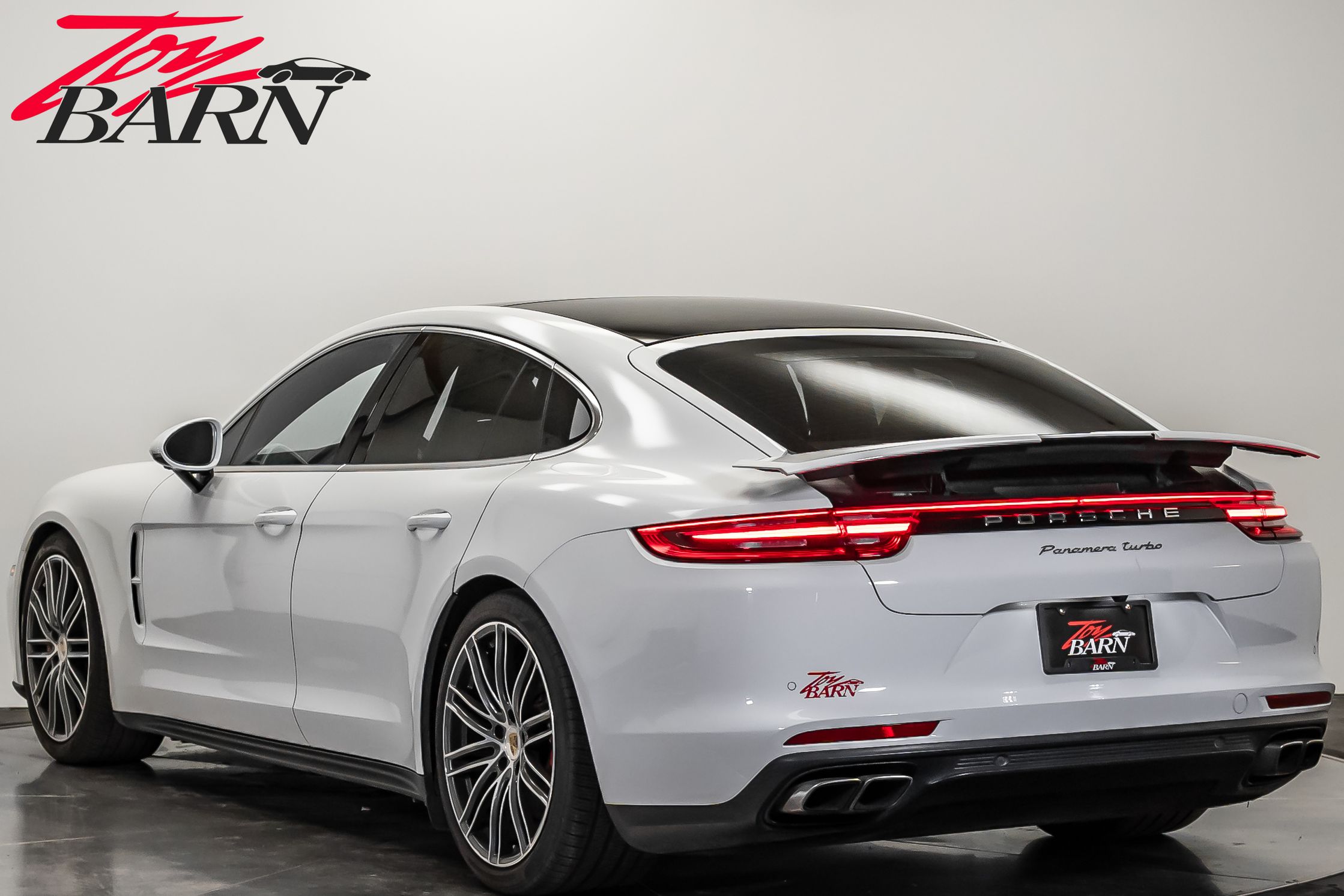 2017 Porsche Panamera Turbo photo 3