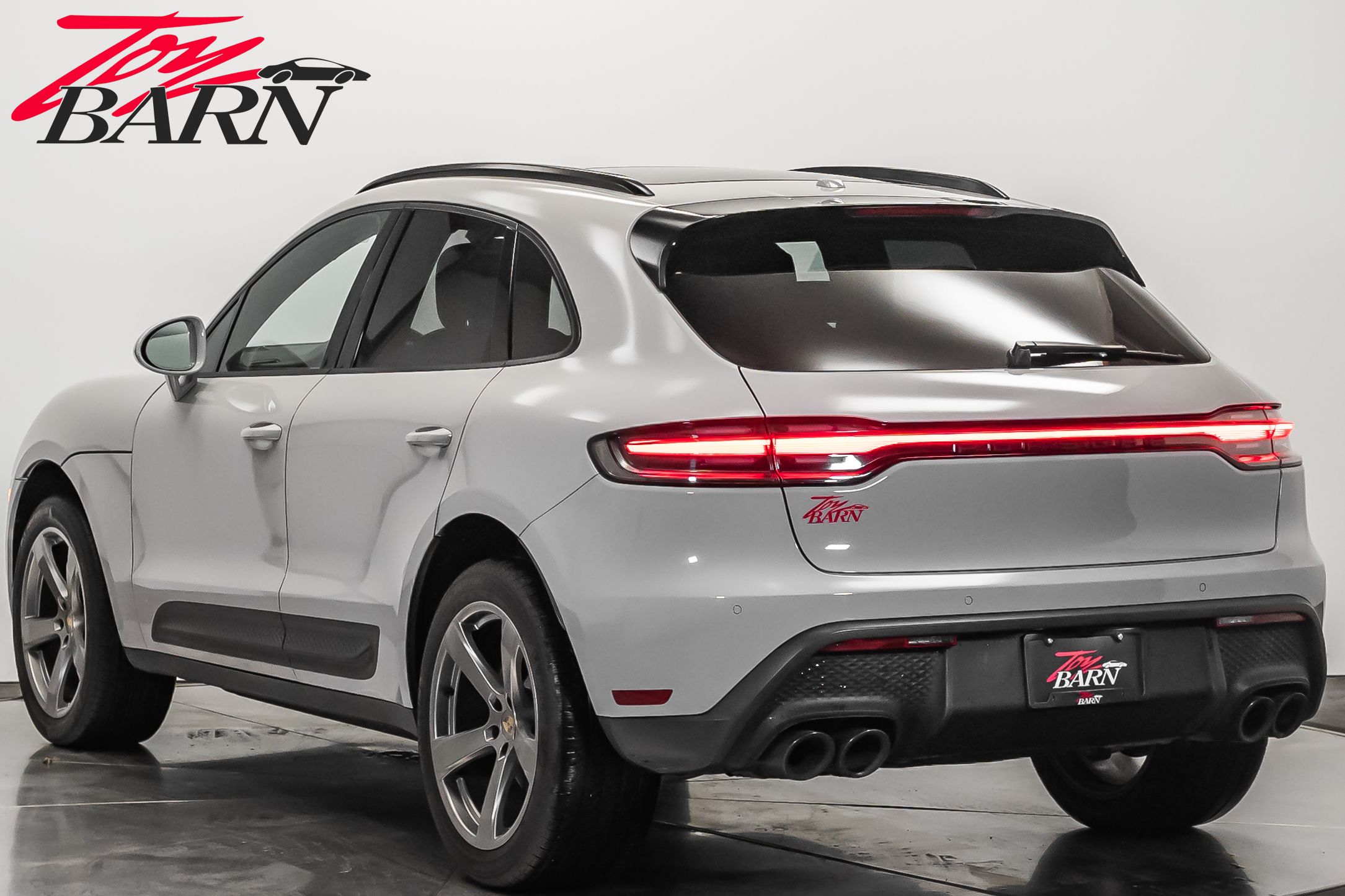 2023 Porsche Macan Base photo 2