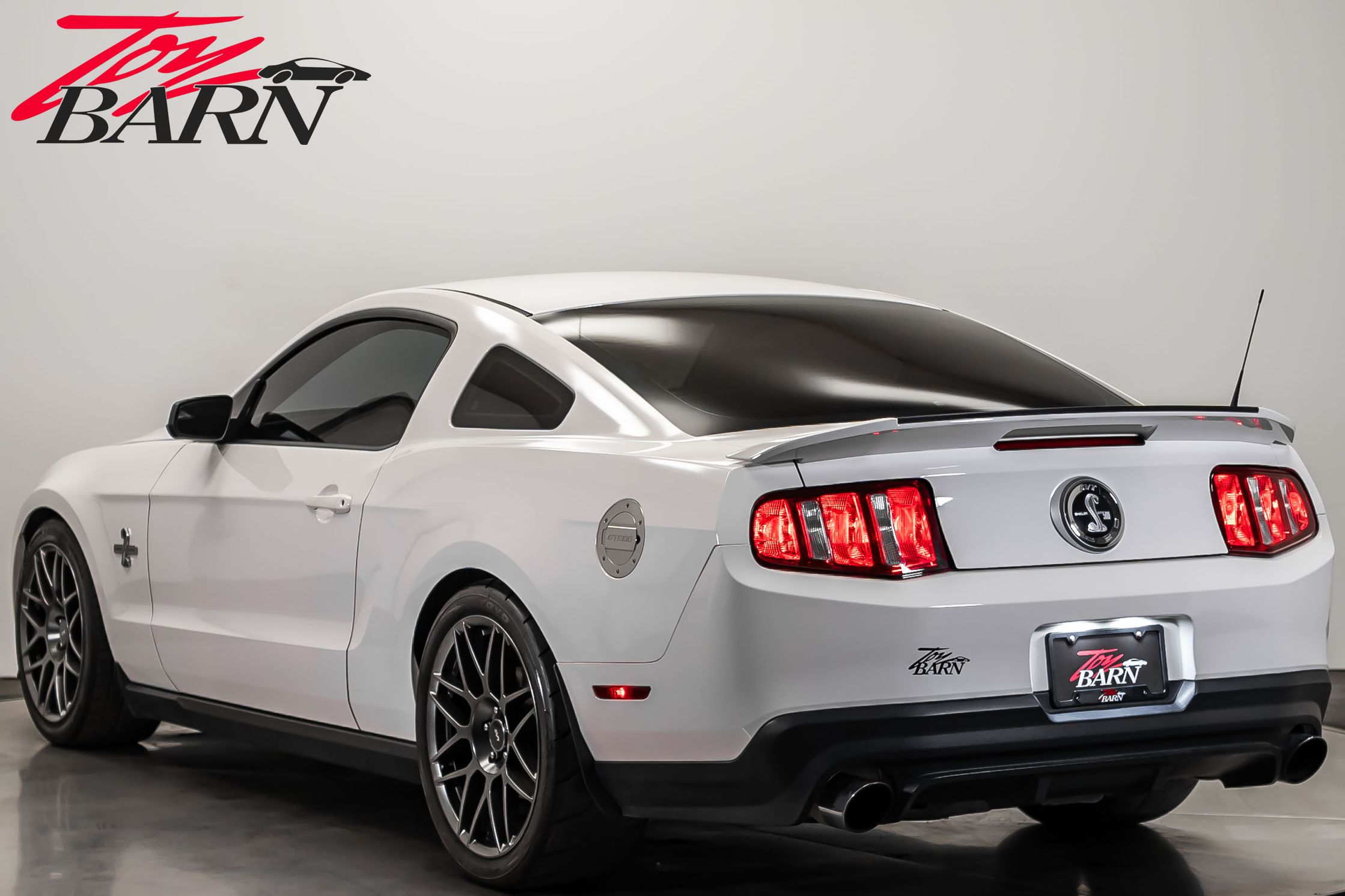 2011 Ford Mustang Shelby GT500 photo 3
