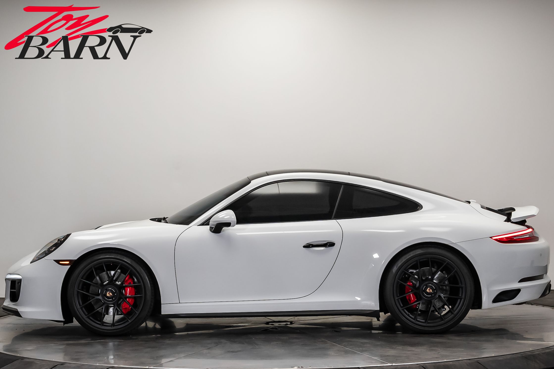 2019 Porsche 911 GTS photo 2