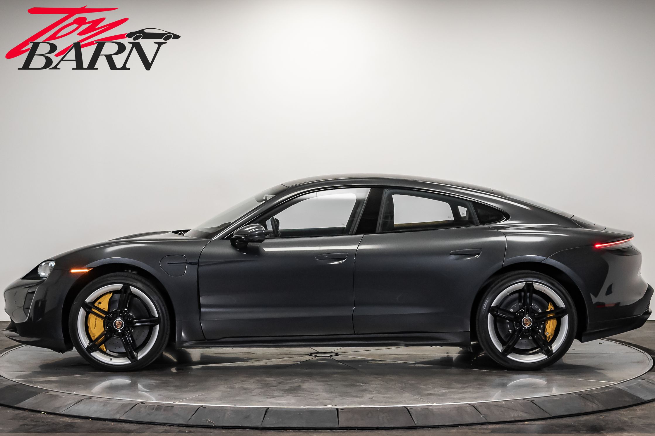 2021 Porsche Taycan Turbo S photo 2