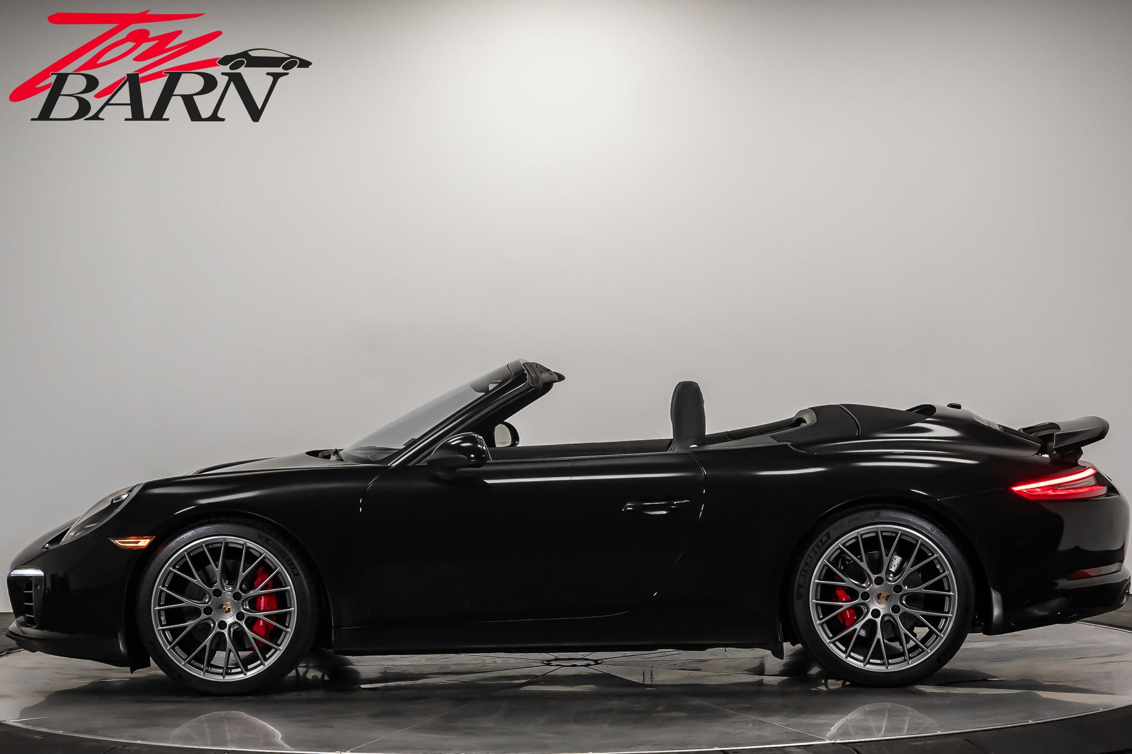 2017 Porsche 911 S Cabriolet photo 2