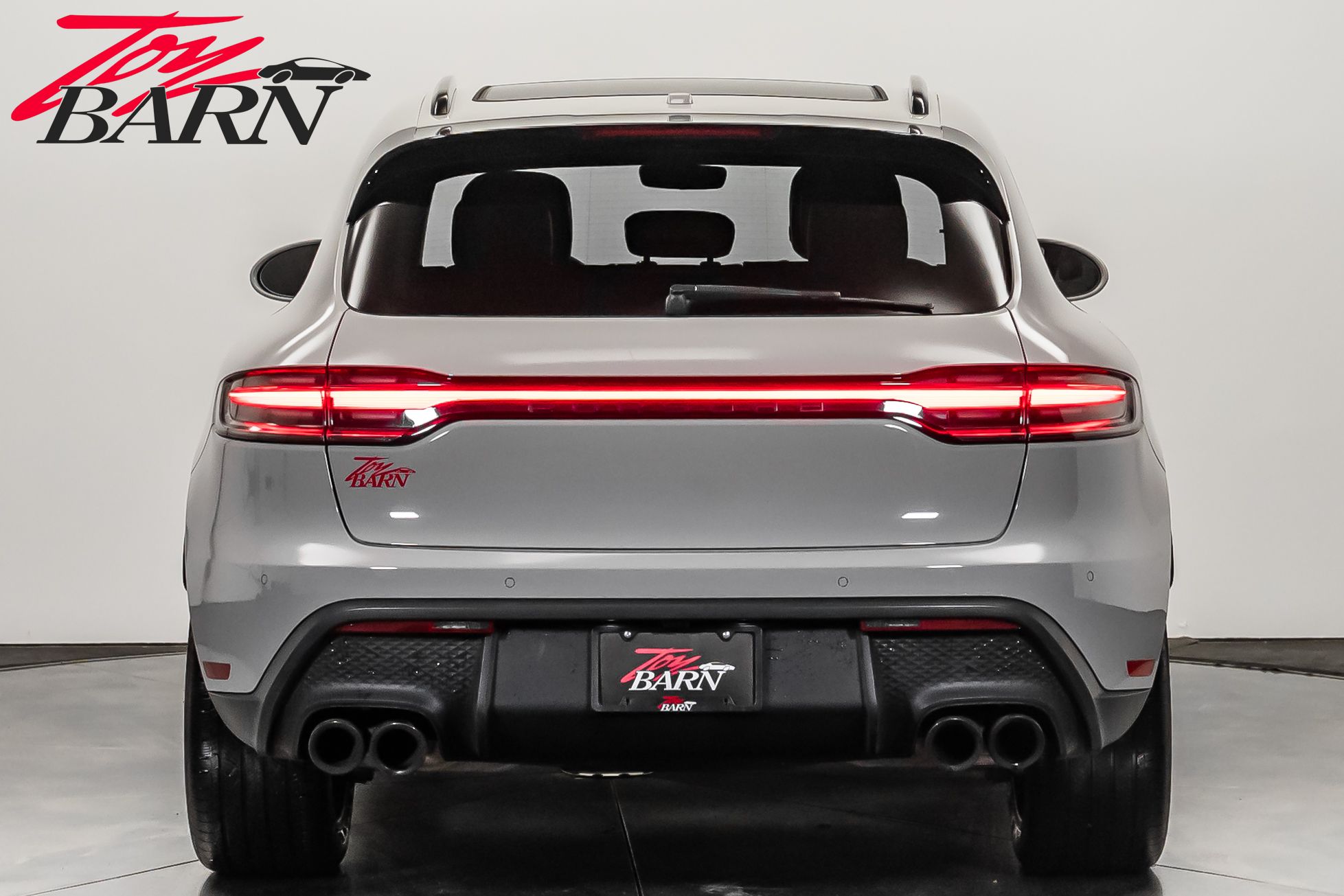 2023 Porsche Macan Base photo 3