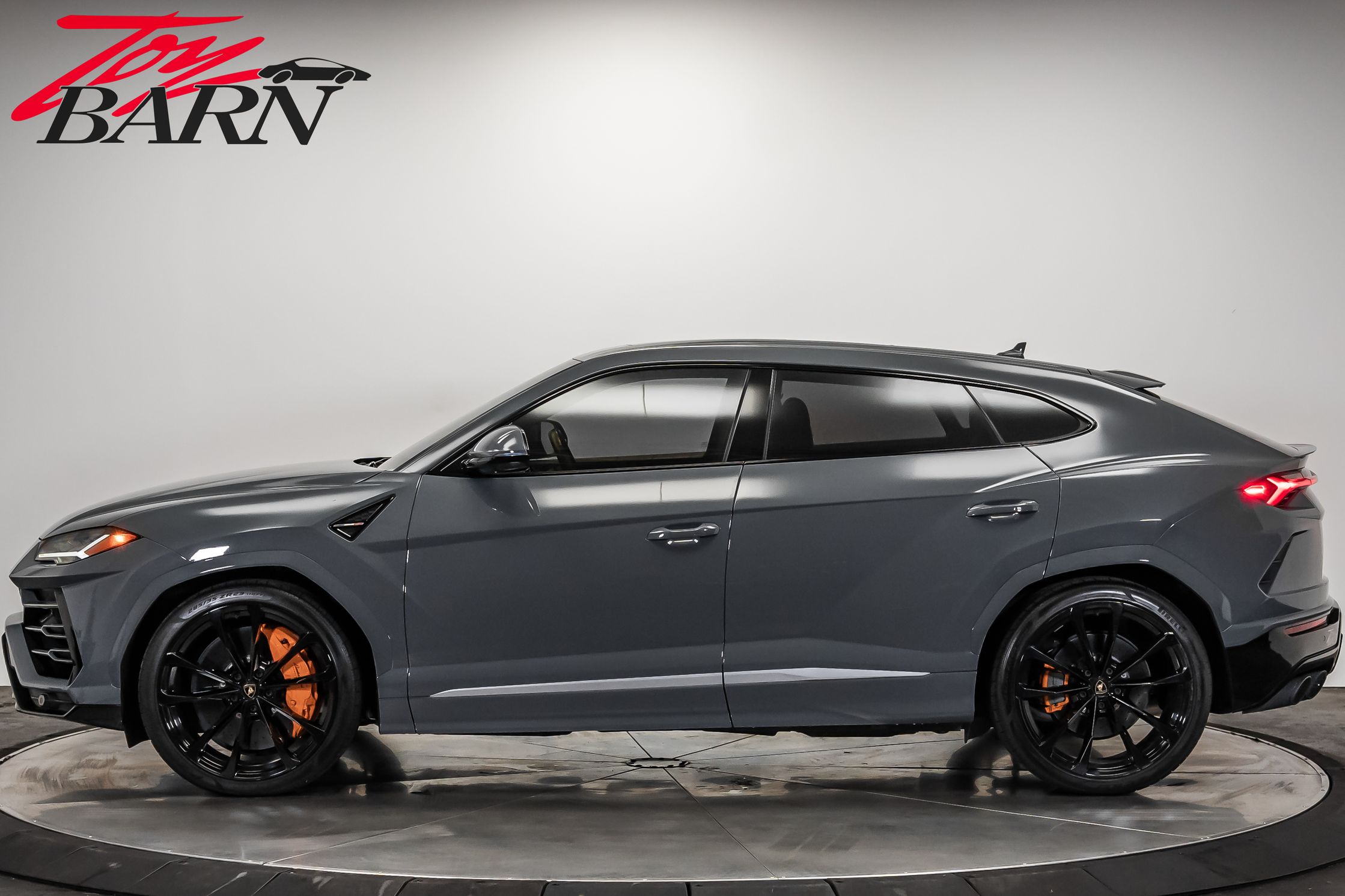 2021 Lamborghini Urus photo 2