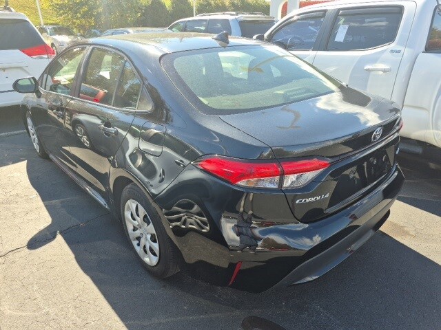 2022 Toyota Corolla LE photo 2
