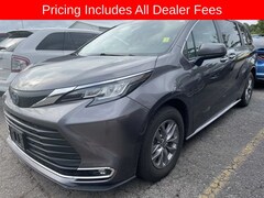 2023 Toyota Sienna XLE Minivan/Van