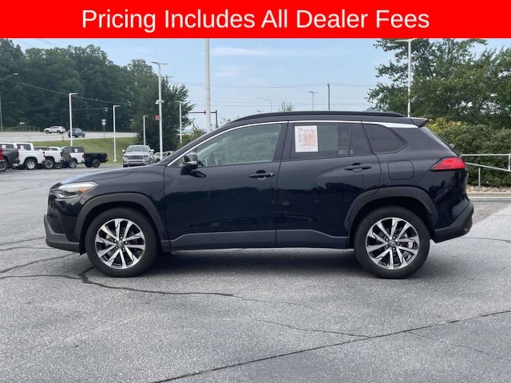 Used 2025 Toyota Corolla Cross XLE SUV