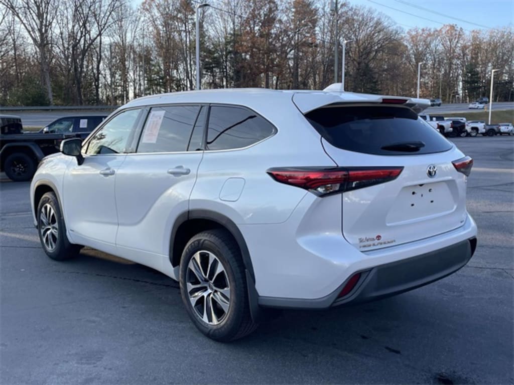 Used 2022 Toyota Highlander Hybrid XLE SUV