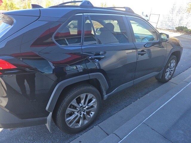 2024 Toyota RAV4 XLE Premium photo 4