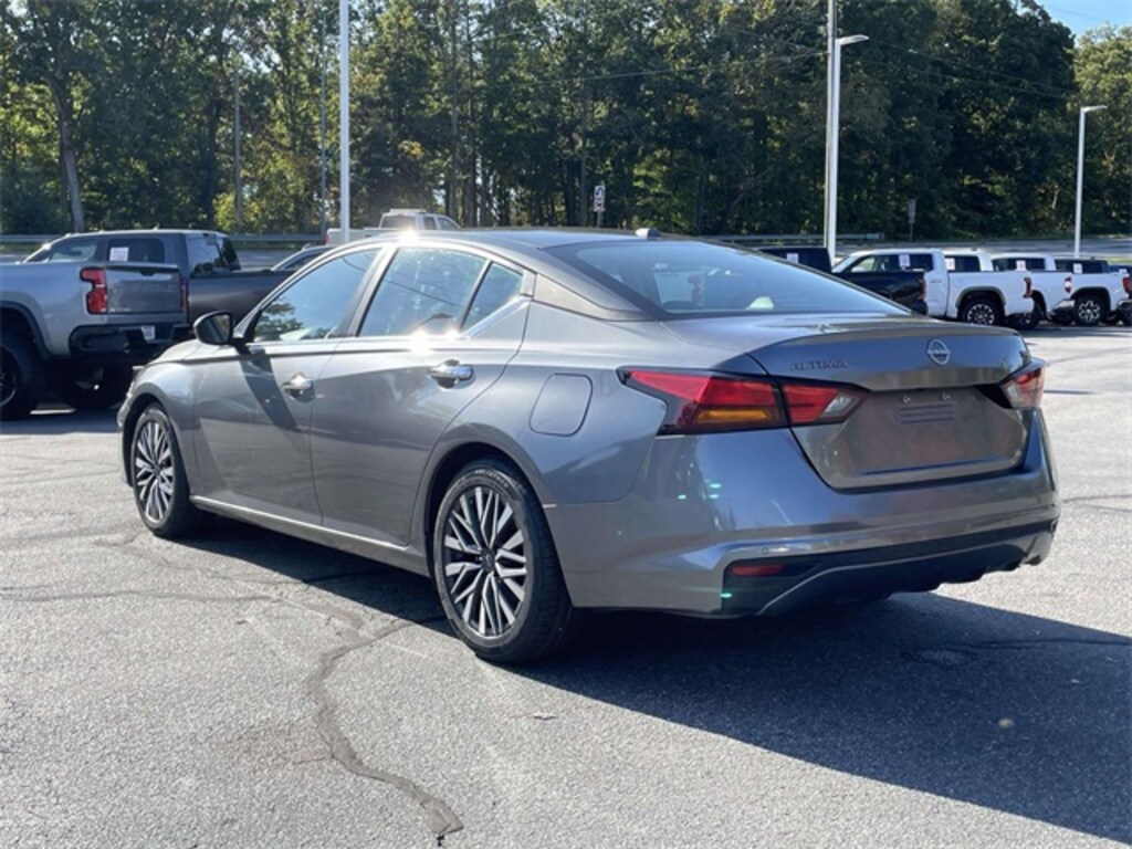 Used 2023 Nissan Altima 2.5 SV Sedan