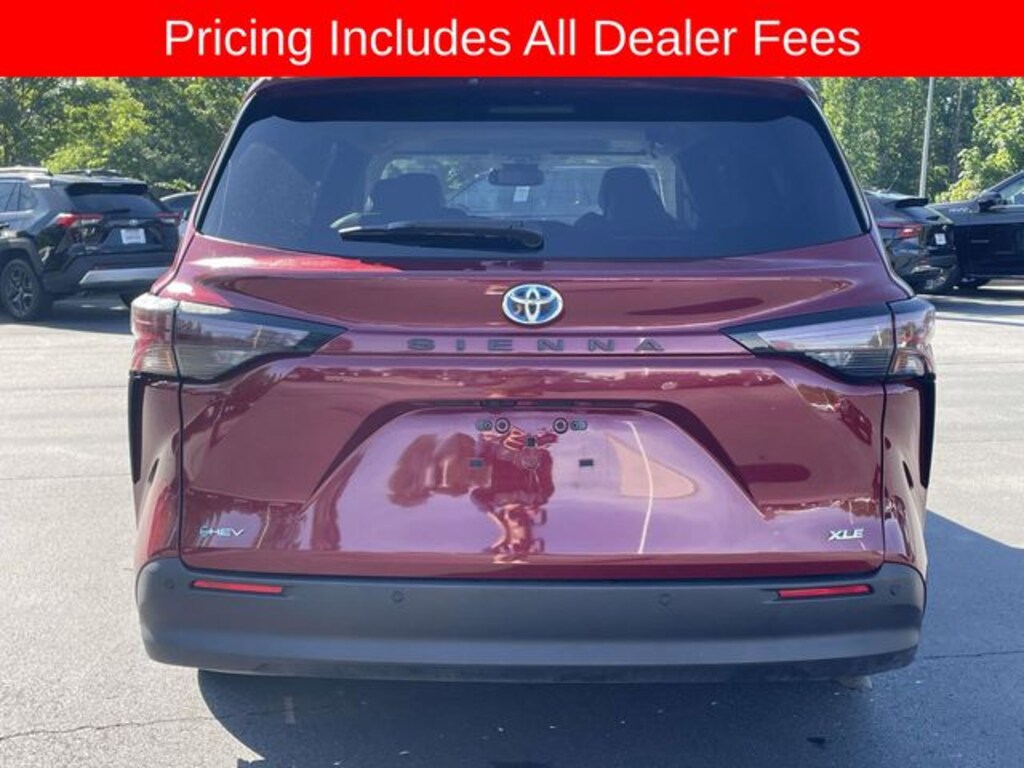 Used 2025 Toyota Sienna XLE Minivan/Van