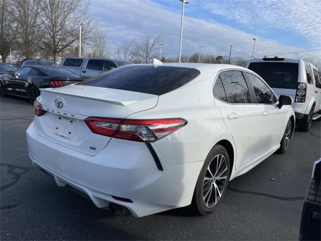 Used 2019 Toyota Camry SE Sedan