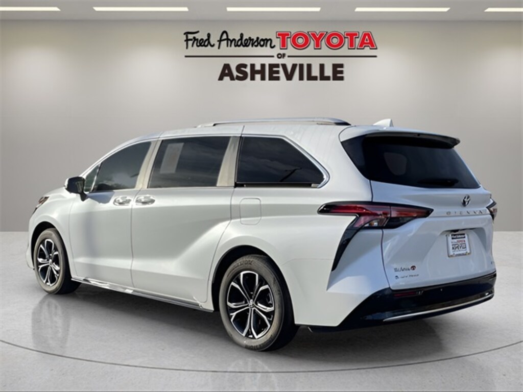 Used 2025 Toyota Sienna Platinum Minivan/Van