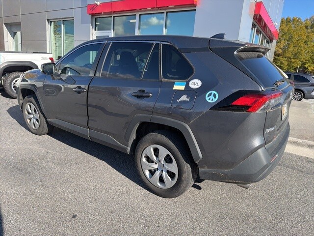 2023 Toyota RAV4 LE photo 4