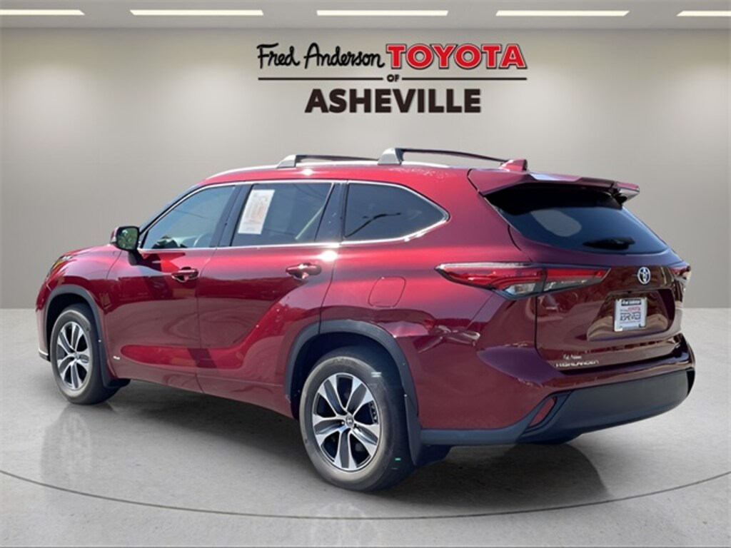 Used 2022 Toyota Highlander Hybrid XLE SUV