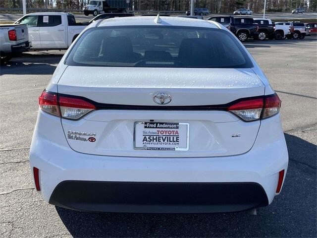 2023 Toyota Corolla LE photo 2
