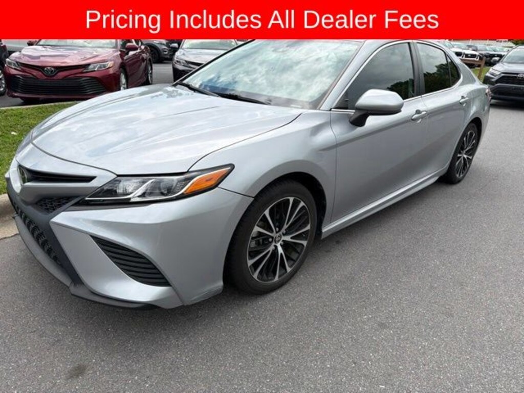 Used 2020 Toyota Camry SE Sedan