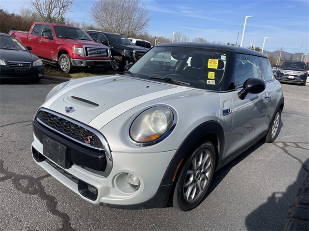 Used 2015 MINI Hardtop 2 Door Base Hatchback