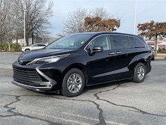 2022 Toyota Sienna XLE Minivan/Van
