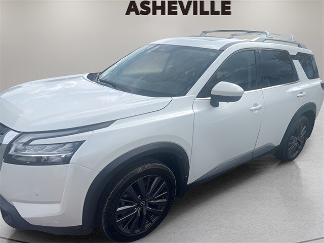 2022 Nissan Pathfinder SL photo 2