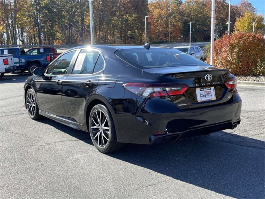 Used 2023 Toyota Camry SE Sedan