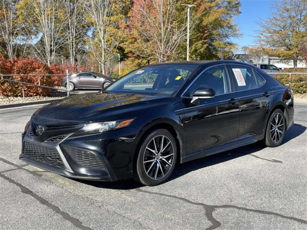 Used 2023 Toyota Camry SE Sedan