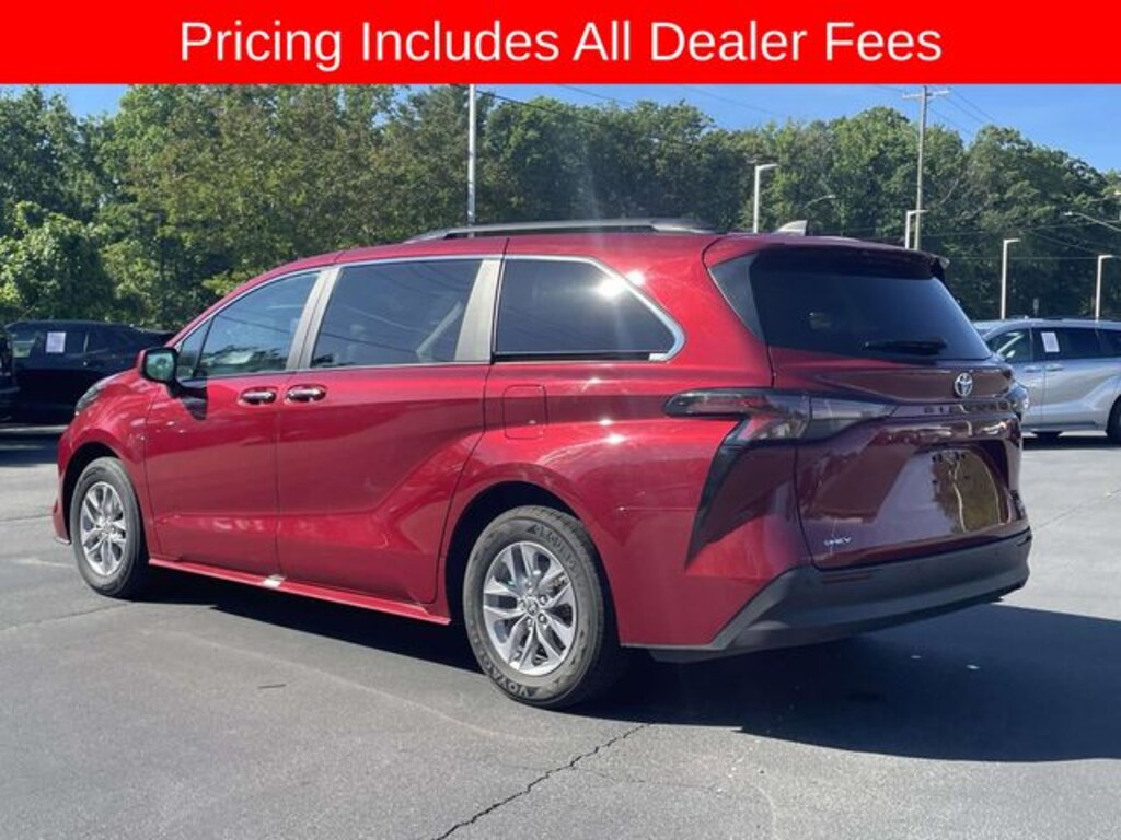 Used 2025 Toyota Sienna XLE Minivan/Van